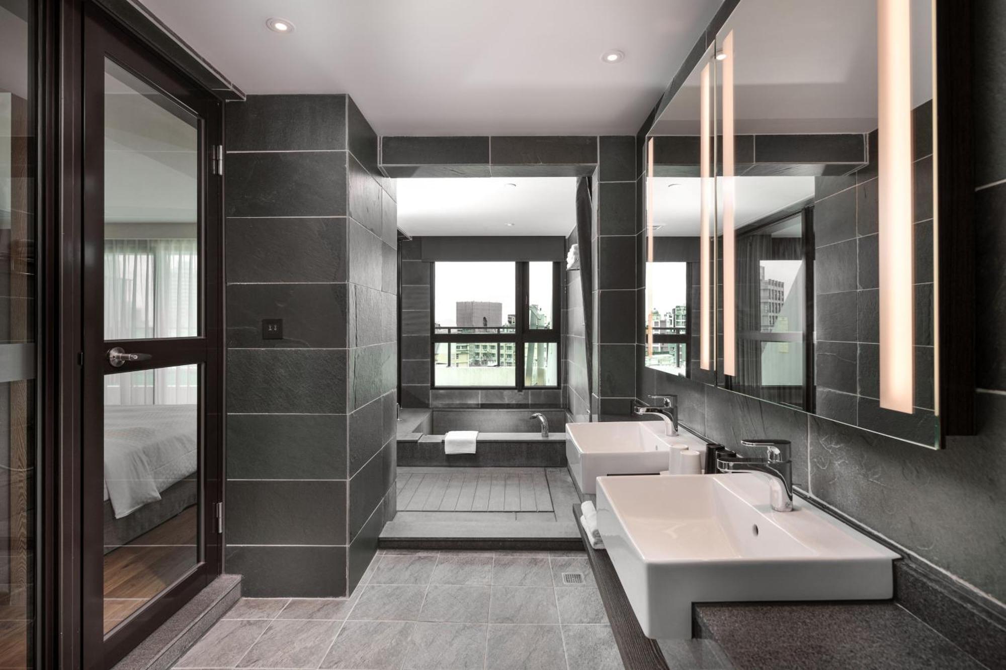 Four Points By Sheraton Yilan Jiaoxi Exterior photo
